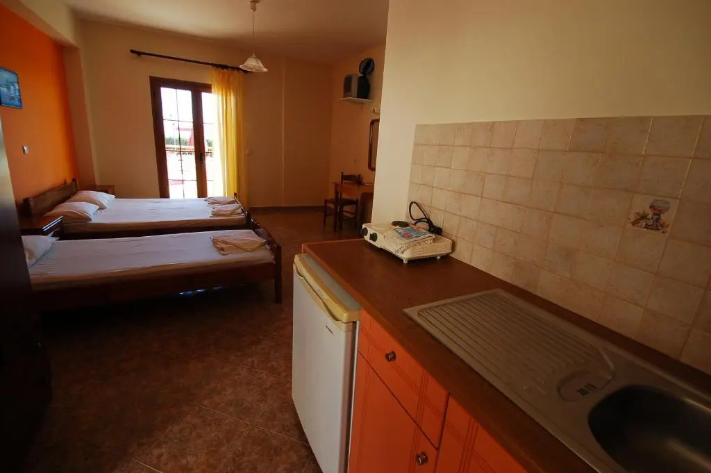 Marina-Anna Studios - Chambres