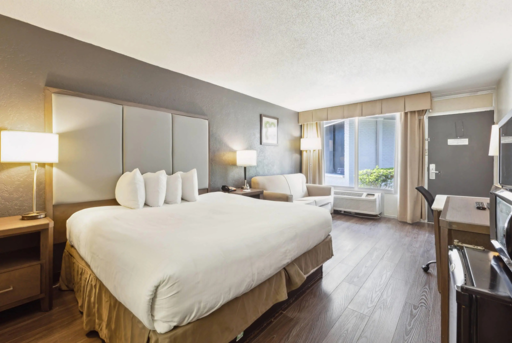 Ramada by Wyndham Houma — 3