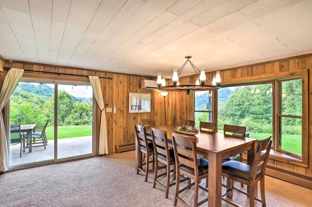 Stunning Views: Mountaintop Cabin in Burnsville! - фото 7