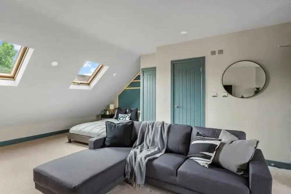 Stunning Very Large Studio in Coventry