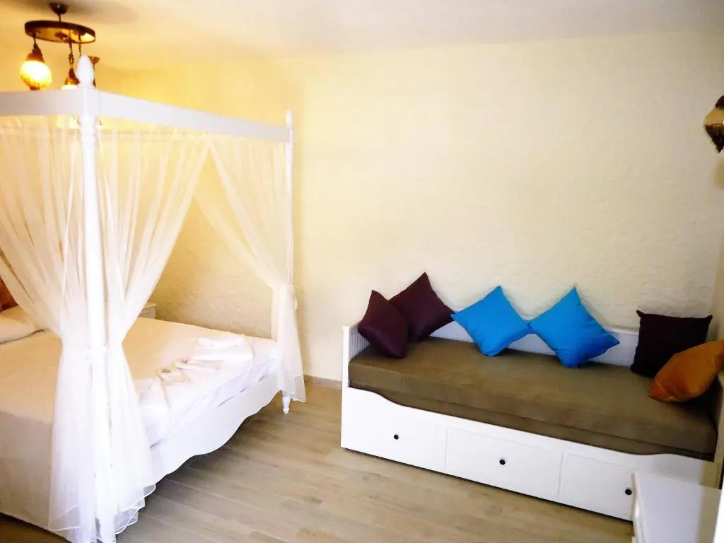 Standard Quadruple room with garden view