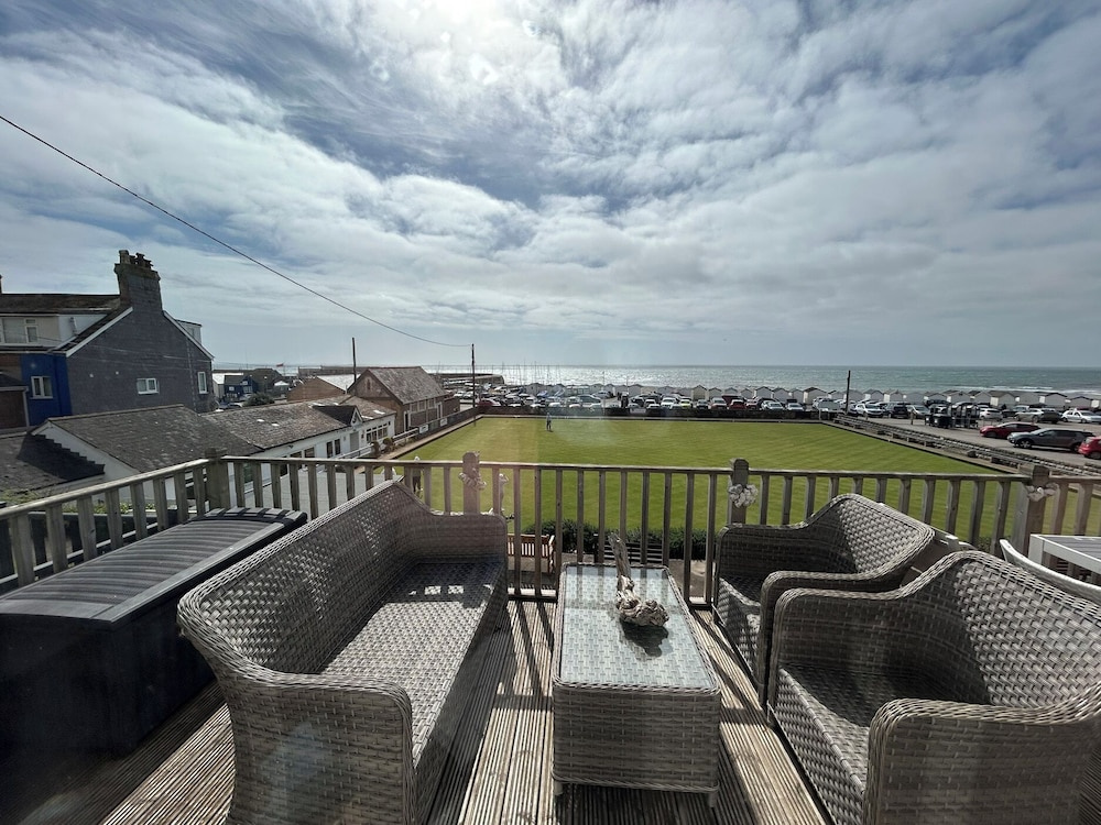 8 Bowling Green Chalets