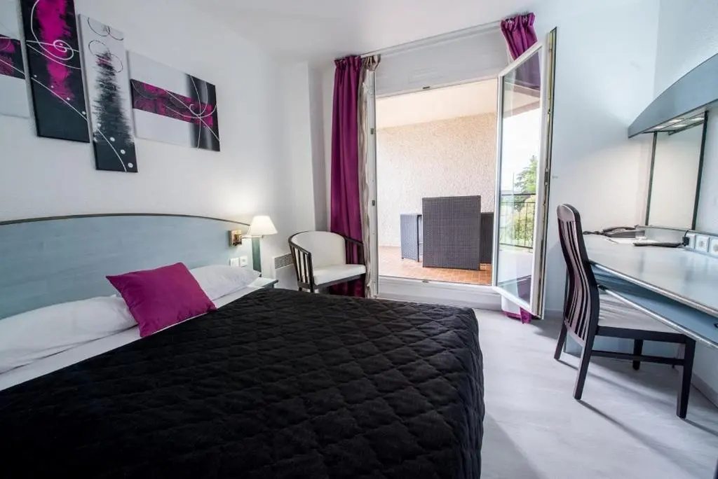 Standard Double room (full double bed)