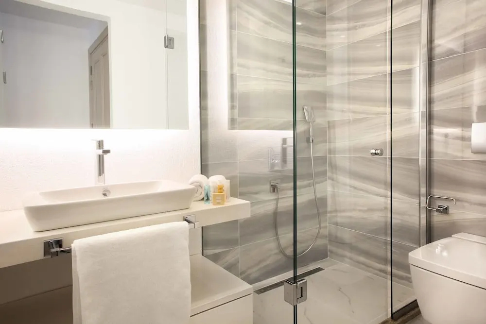Standard Single room with balcony and with partial sea view