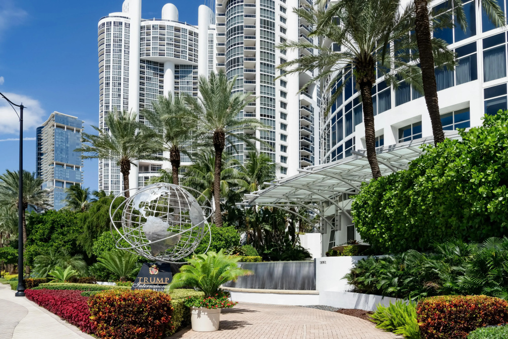 Trump International Beach Resort
