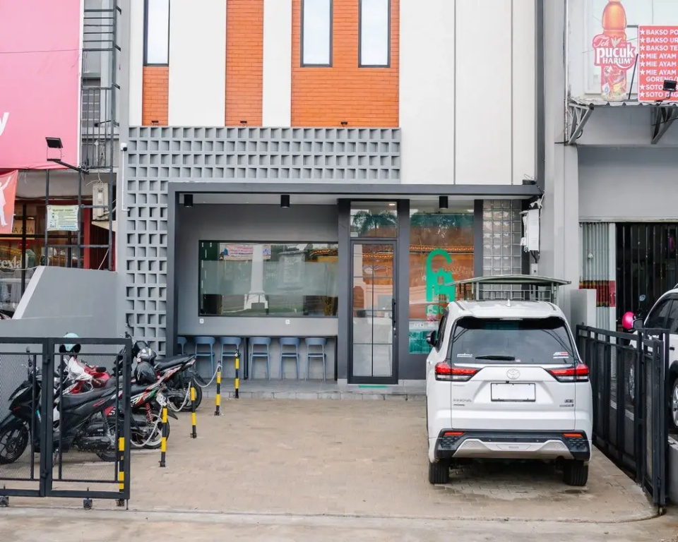 RedDoorz Plus @ Kedaton Lampung