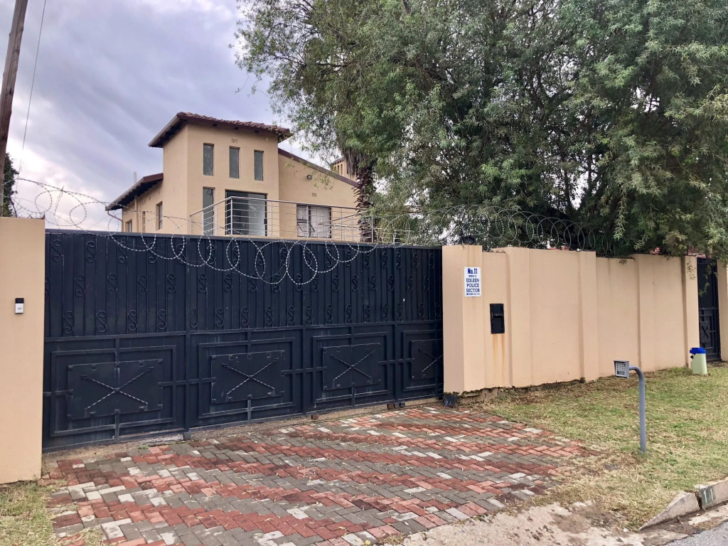 Airport Royal Guest House - фото 17