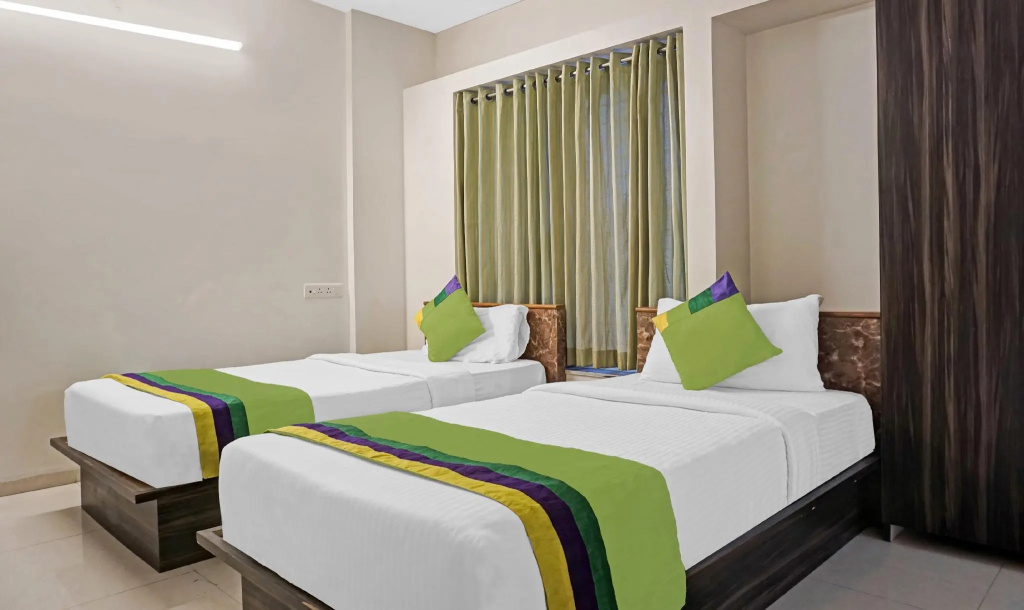 Deluxe Double room (full double bed)