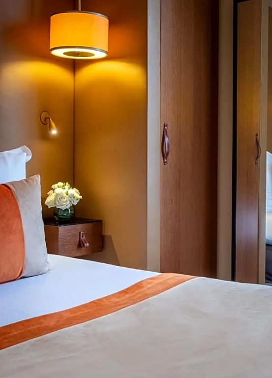 Classic with Eiffel Tower view Double room (full double bed)