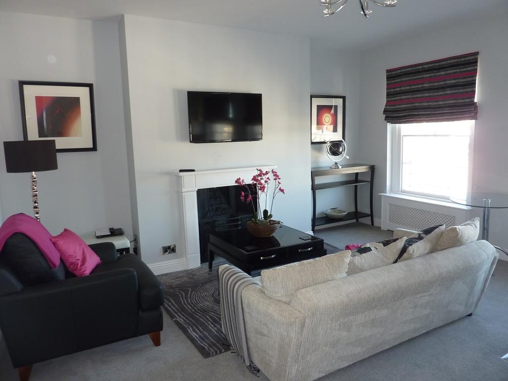 Hewlett Apartments - 4