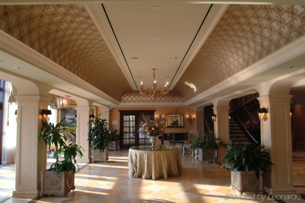 Lobby & Reception