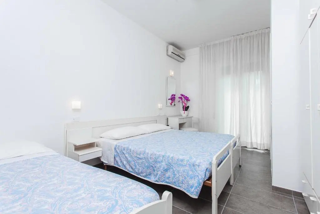 Standard Sextuple room with balcony
