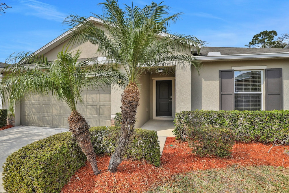 Grand Home With Private Screened Pool, Grill, Streaming, W/d, & AC