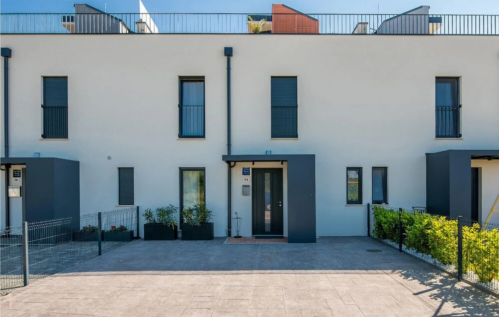 Awesome Home in Novigrad With Jacuzzi, Wifi and 3 Bedrooms