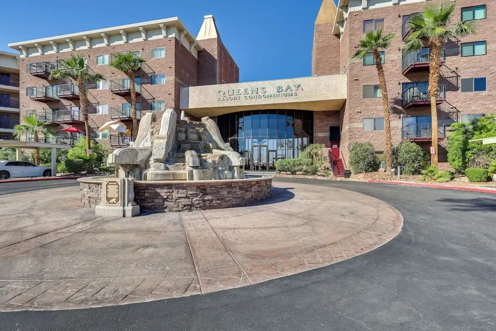 London Bridge Views: Havasu Condo on Golf Course