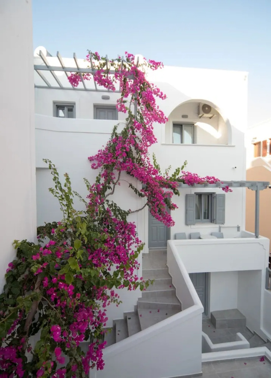Markakis Studios Fira