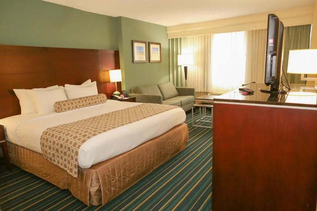 Crowne Plaza Virginia Beach Town Center by IHG - Chambres