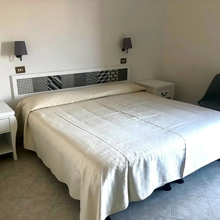 Standard Double room with balcony (full double bed)