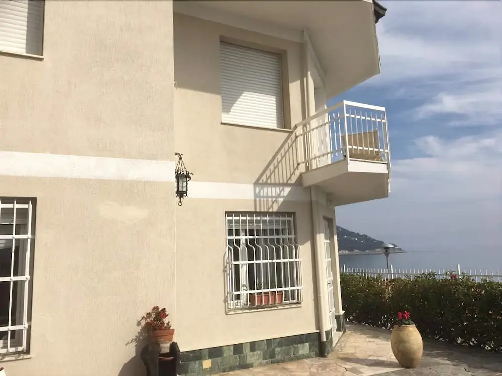 MoMart Guest House
