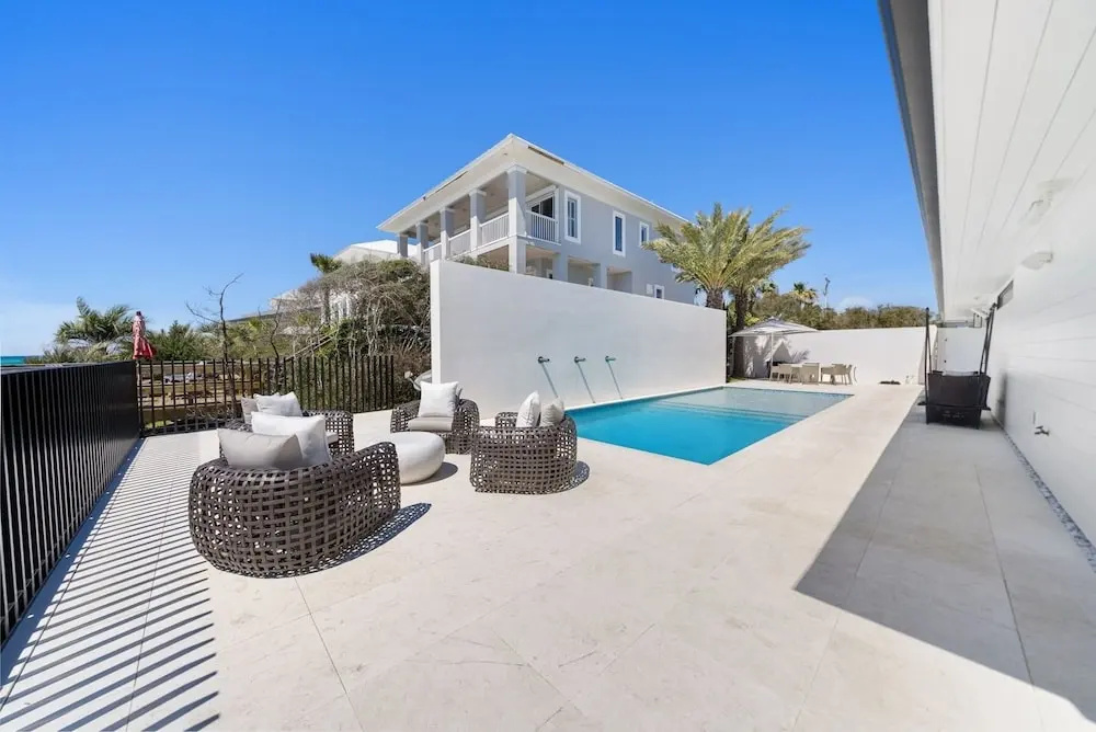 Dream On 4 Bedroom Home by RedAwning