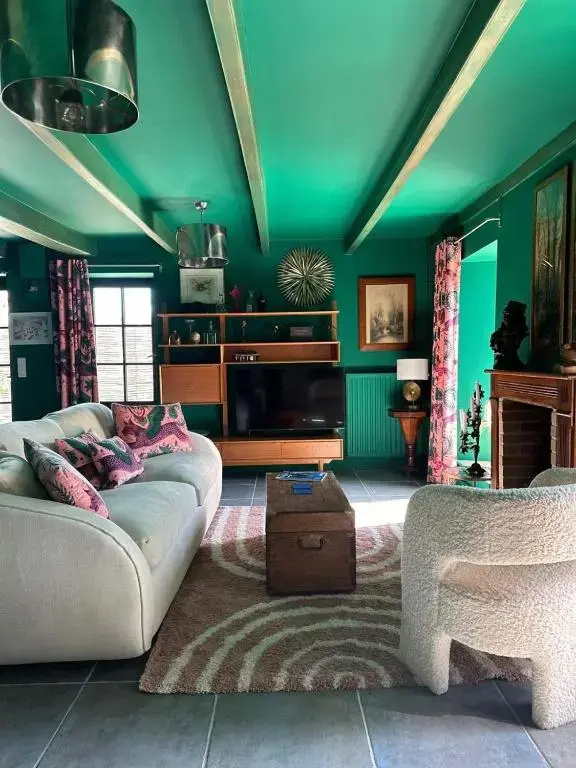 Standard Family room with garden view