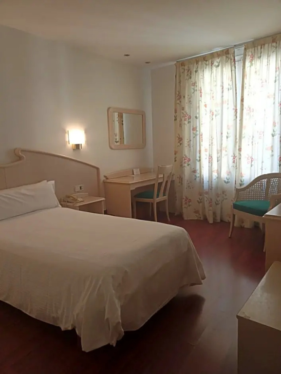 Basic Single room