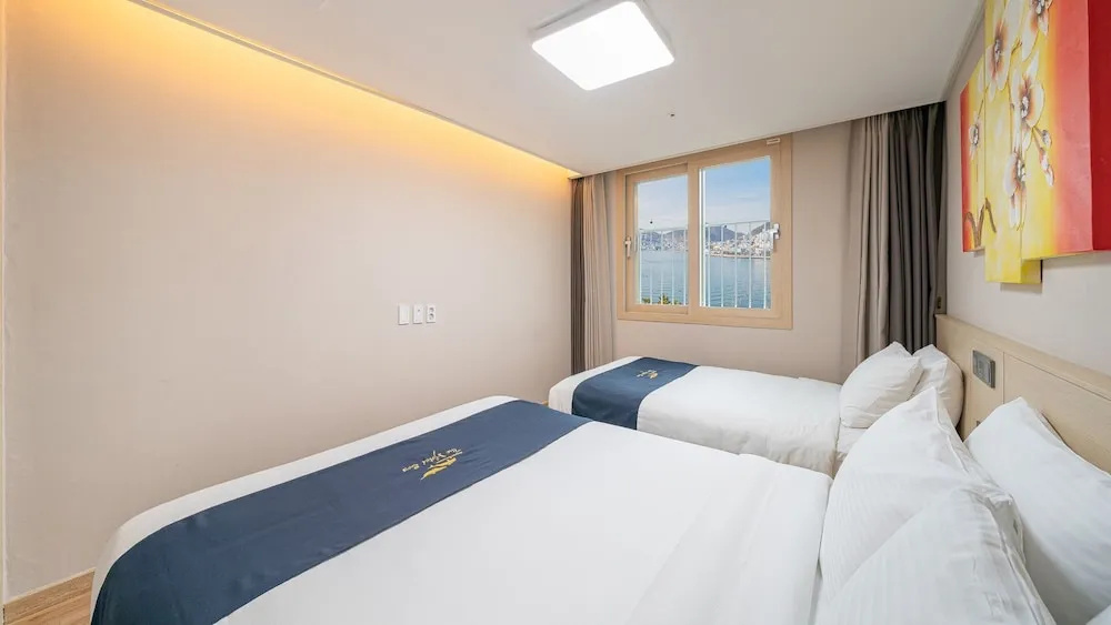 Premium Double room with ocean view (twin beds)