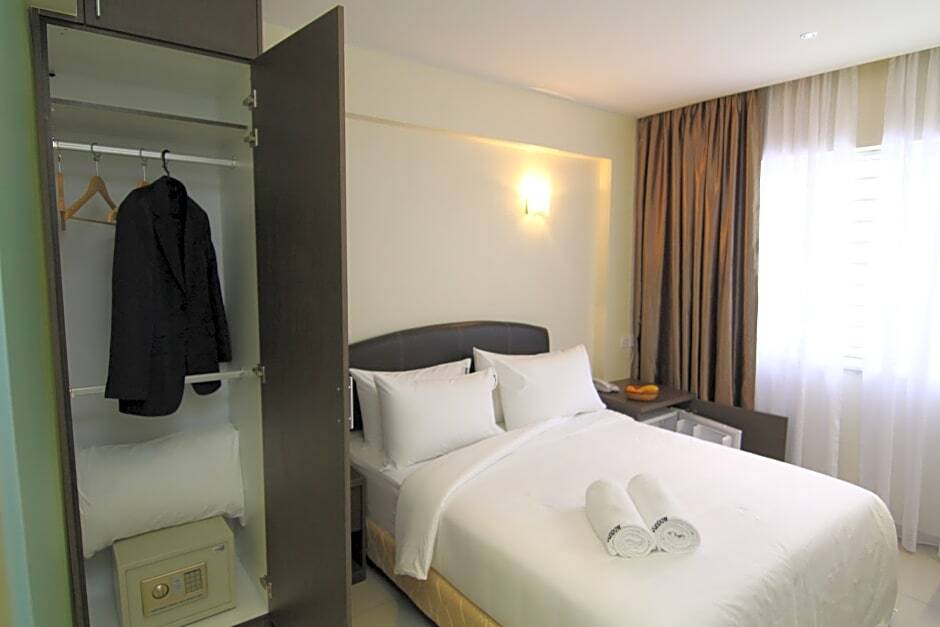 Sunbow Hotel Residency