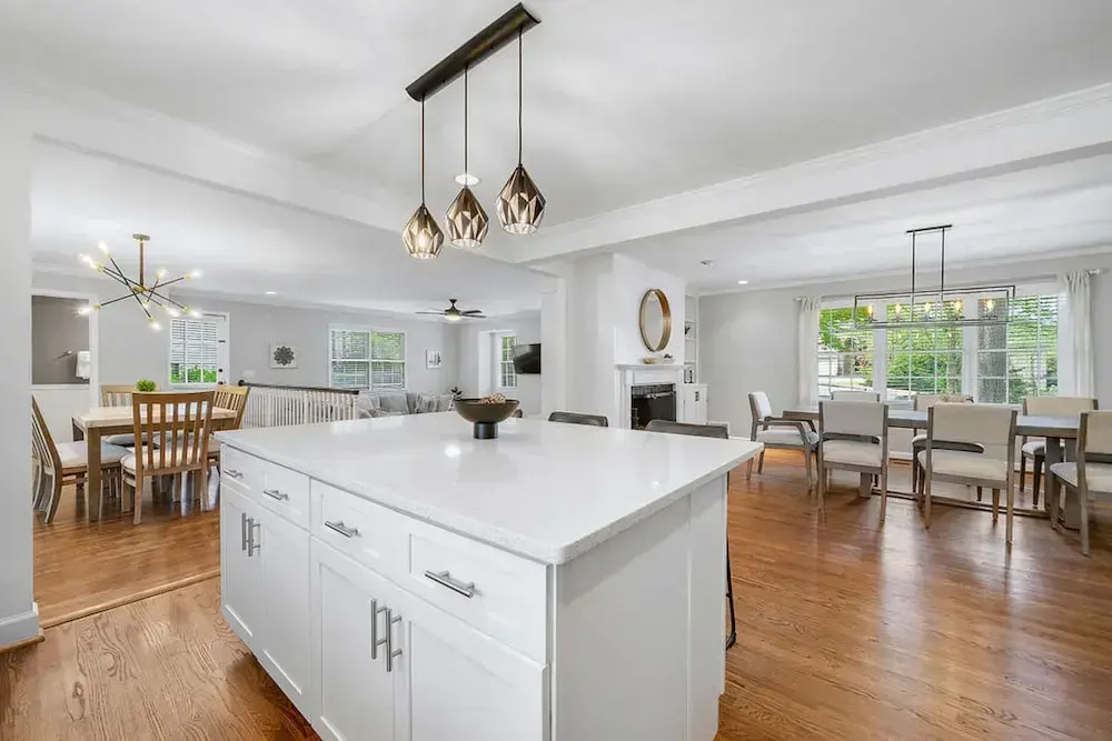 Beautiful and Quiet Newly Renovated 4 Bedroom Retreat - фото 16