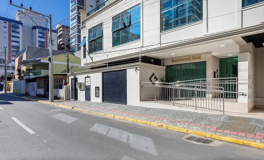 Apartments in a Building 650 Meters From Meia Praia Beach - Rgos