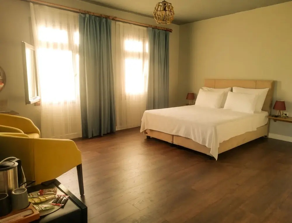 Deluxe Double Basement room with partial sea view (twin beds)