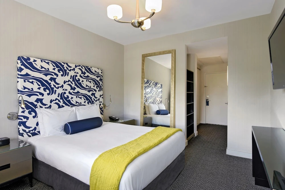 Superior Double room with partial ocean view (full double bed)