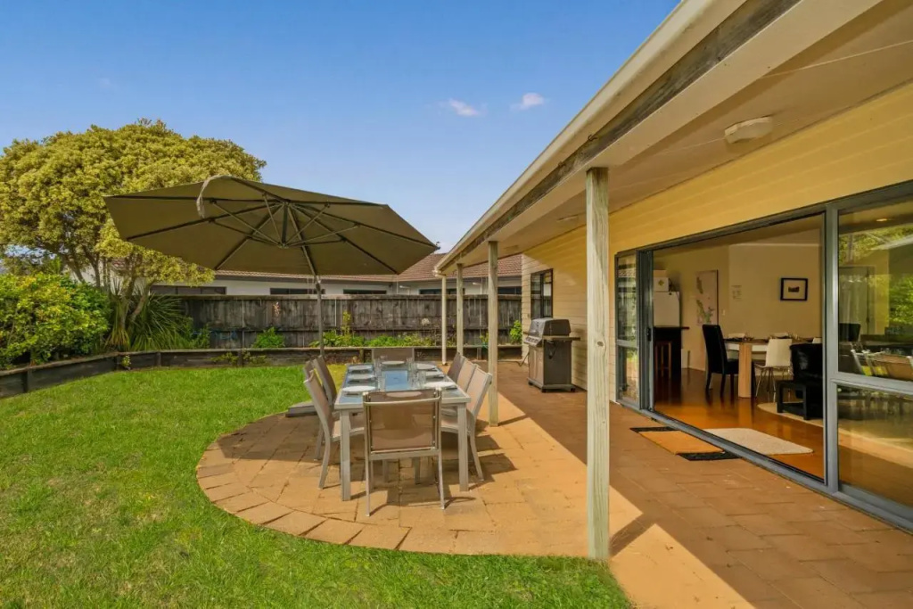 The Bungalow at Matarangi - Matarangi Holiday Home