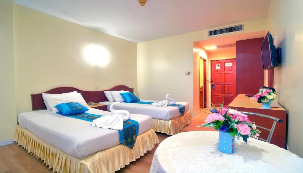 Deluxe Double room (full double bed)