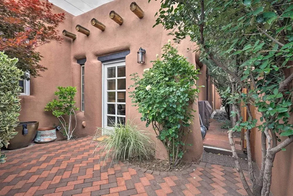 Historic Railyard Bungalow - Walkable Location!