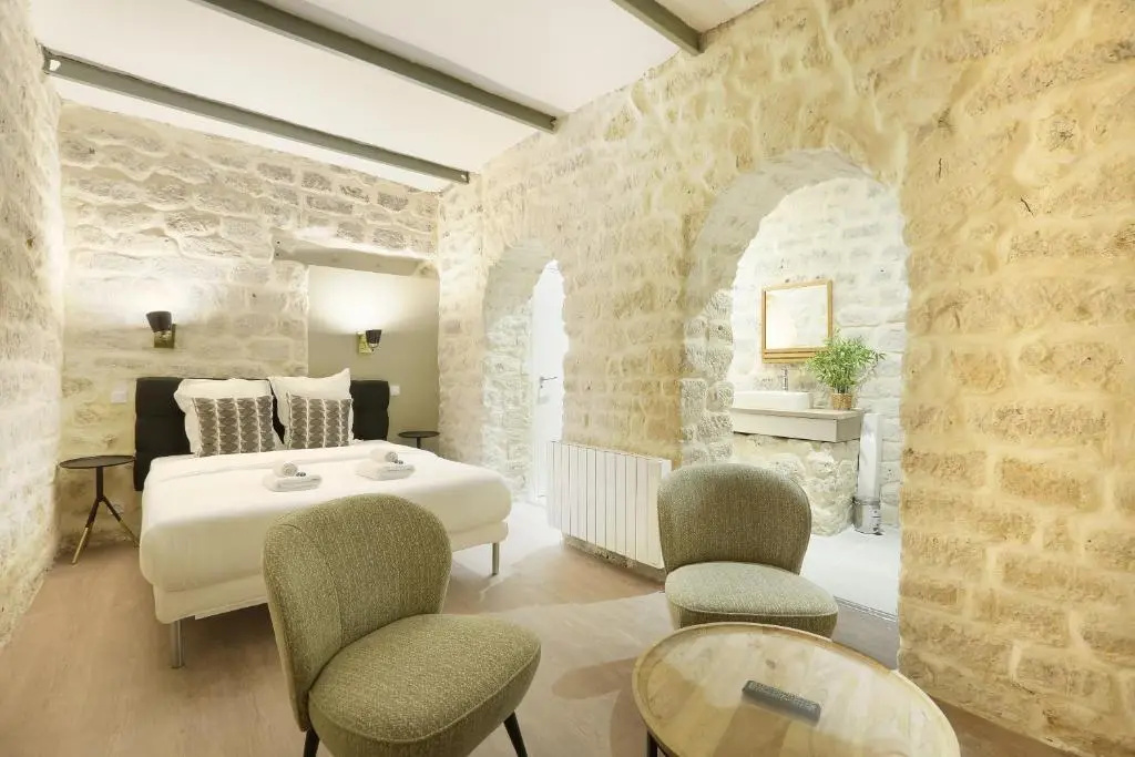 3 Bedrooms Apartment