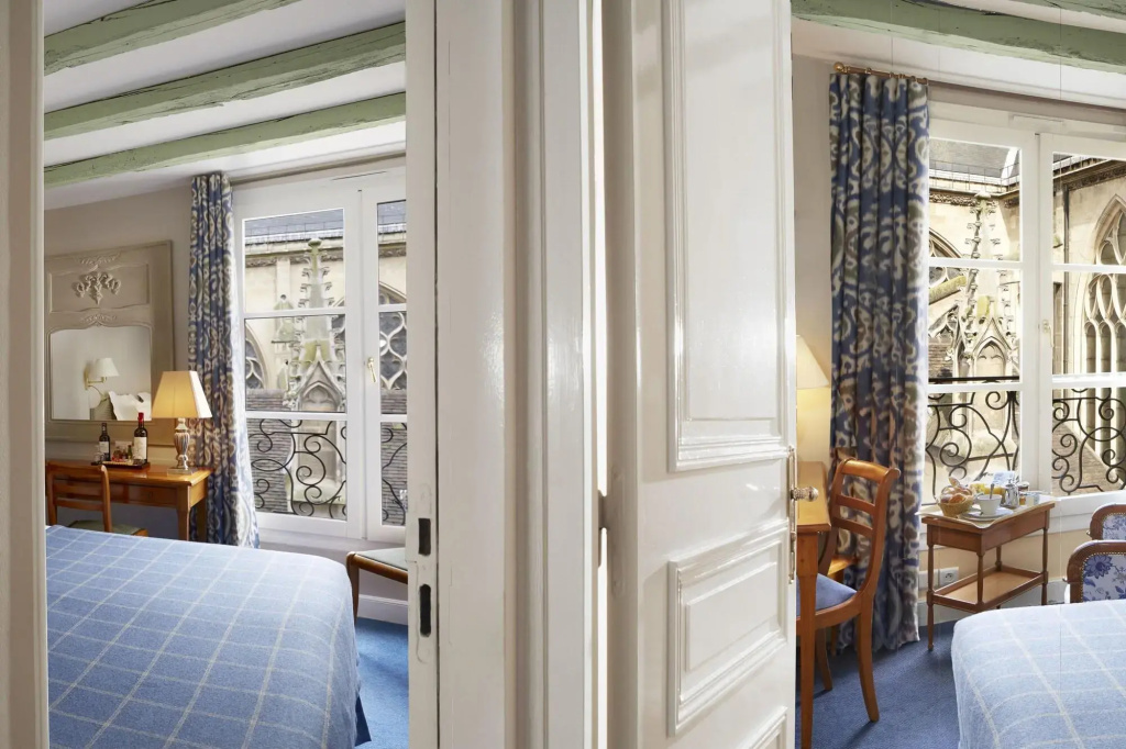 Relais Du Louvre 32