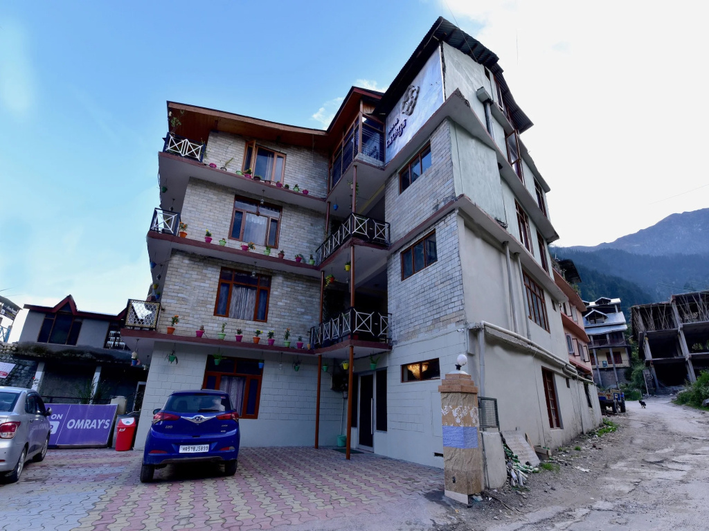 OYO 19786 Hotel Tathya