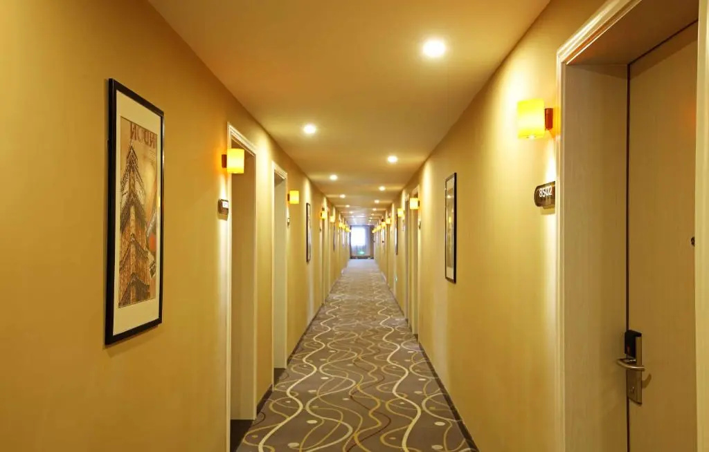 Lobby & Reception