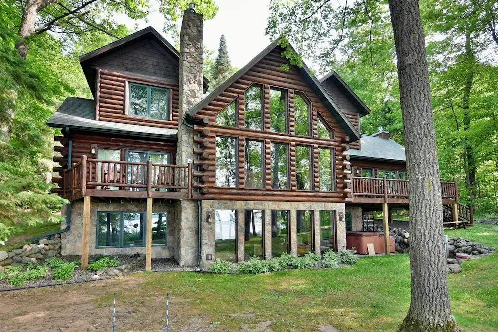 Lumberjack Lodge 5 Bedroom Home by RedAwning
