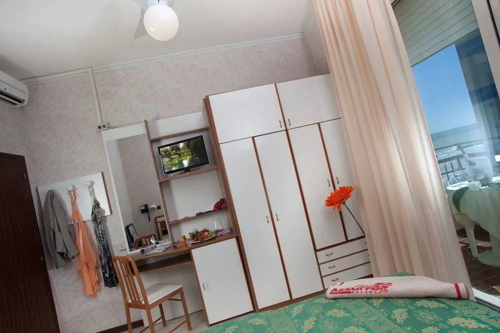 Standard room with sea view