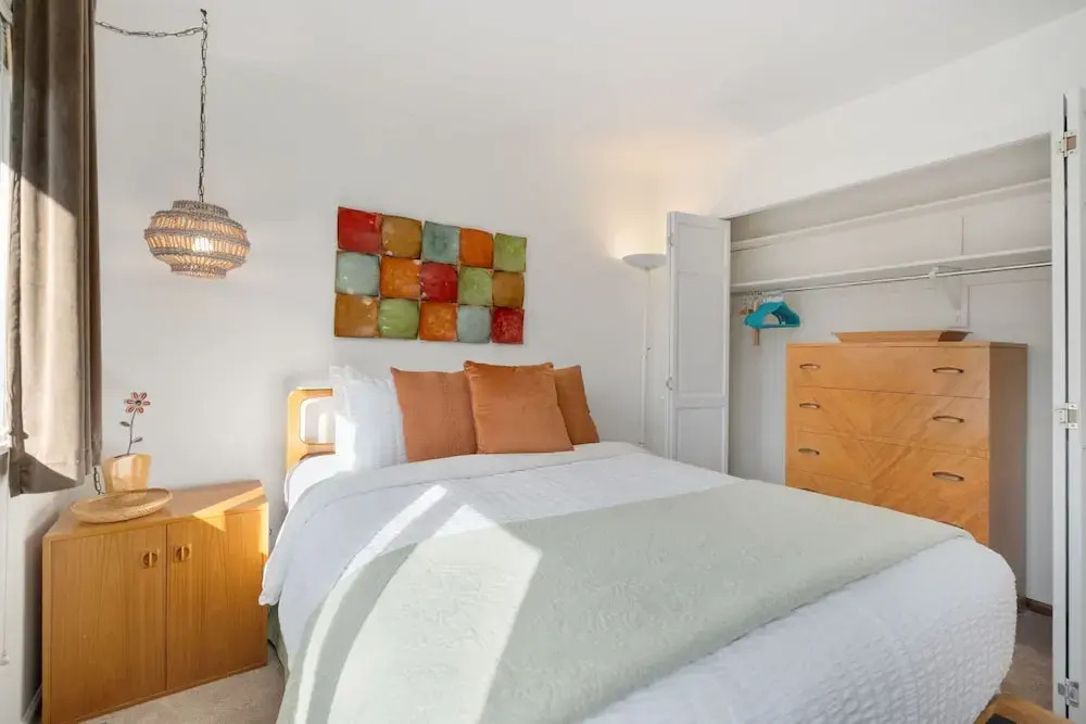 Mid-century Mod Retreat Lakefront Trails, Quiet — фото 3