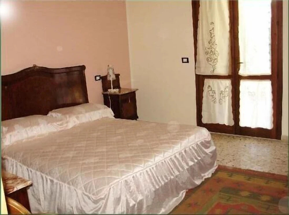 1 Bedroom Comfort Double room with balcony (full double bed)