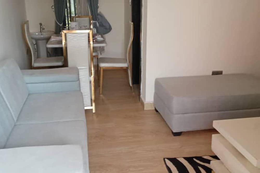 Apartment Sleeps 4 With Balcony and Parking