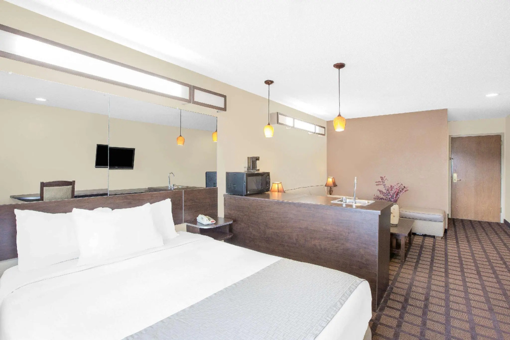 Double Suite (full double bed)