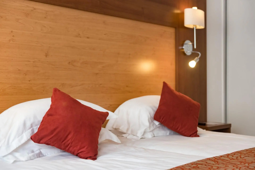 Standard Triple room with city view