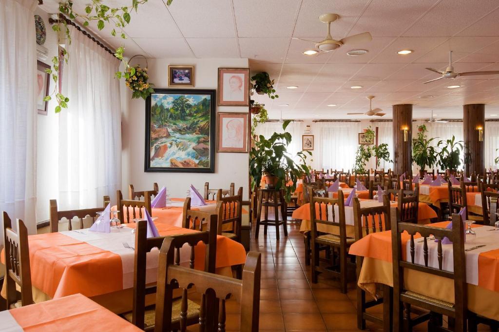 Hotel Restaurante Castillo D Acher by null