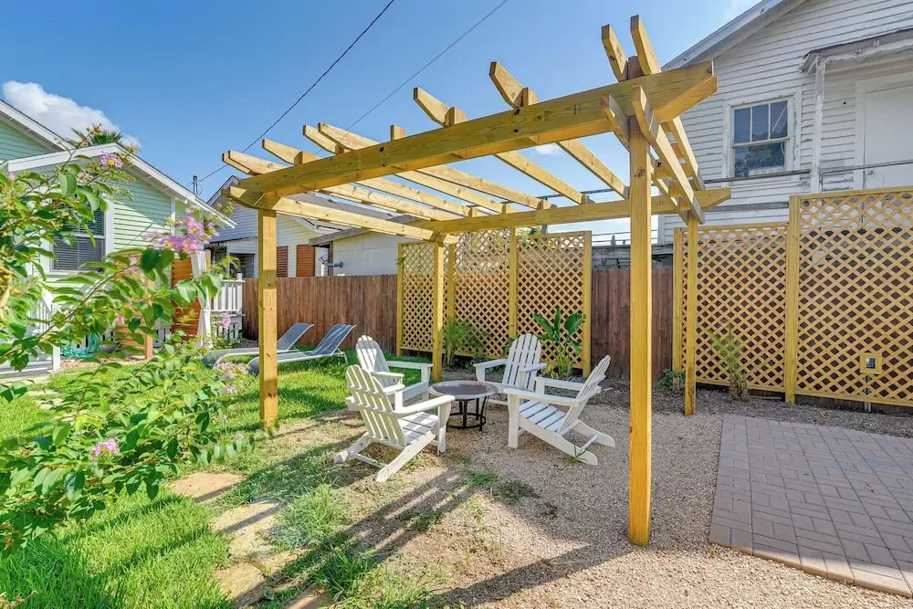 Walk to Galveston Beach: Texas Home w/ Fenced Yard