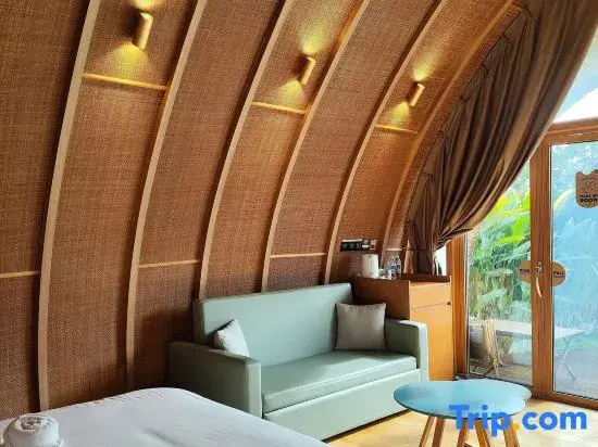 Standard room with pool view
