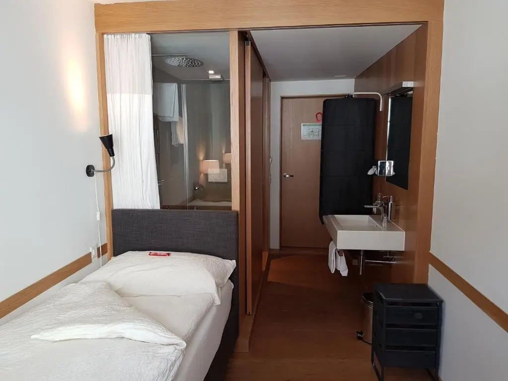 East-West Riverside Hotel - Chambres